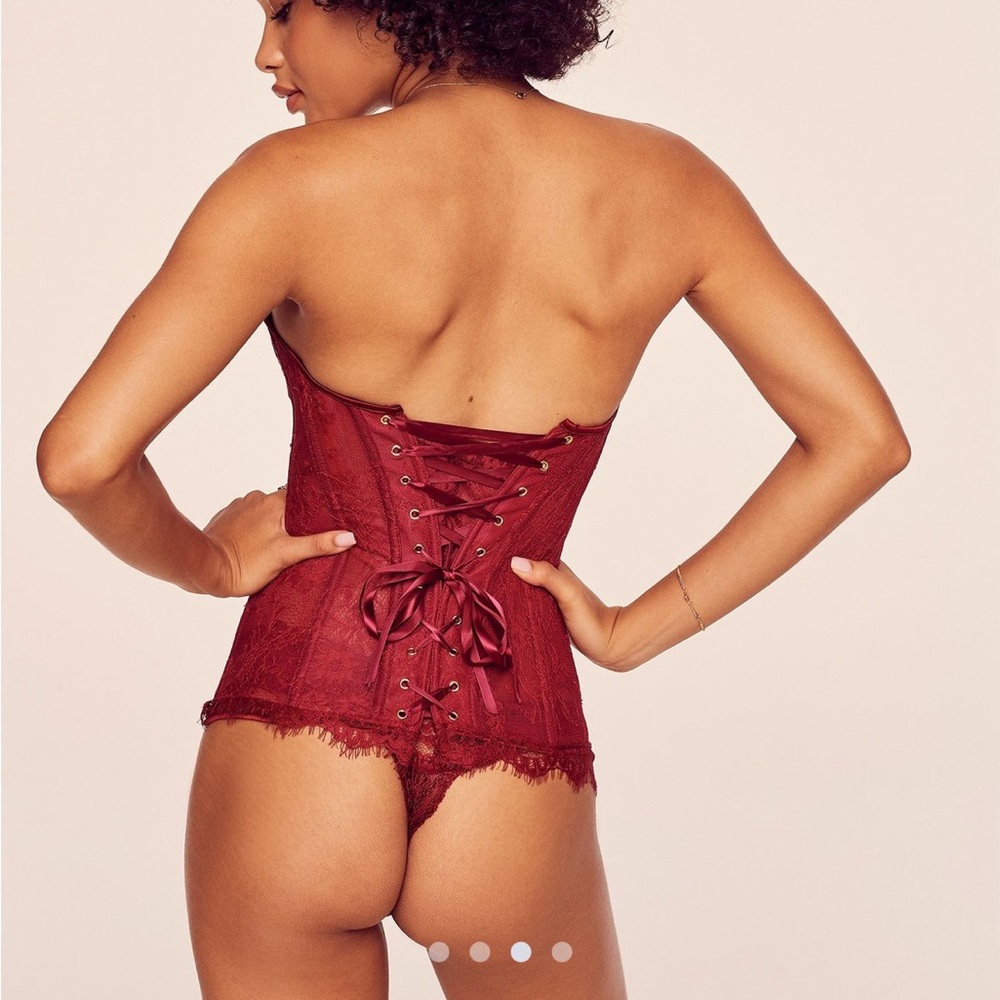 Red Contour Corset + Thong Set - Picture 2 of 8